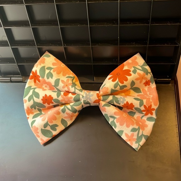 Floral bow - Picture 1 of 4